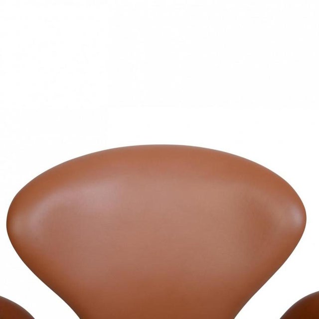 Vintage Swan Chair in Leather by Arne Jacobsen, 1960s For Sale - Image 3 of 16
