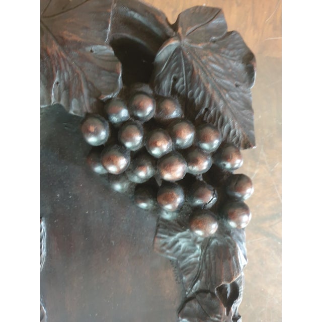 Art Deco Carved Wood Centerpiece, 1930s, in Flawless conditions. Designed 1920 to 1949