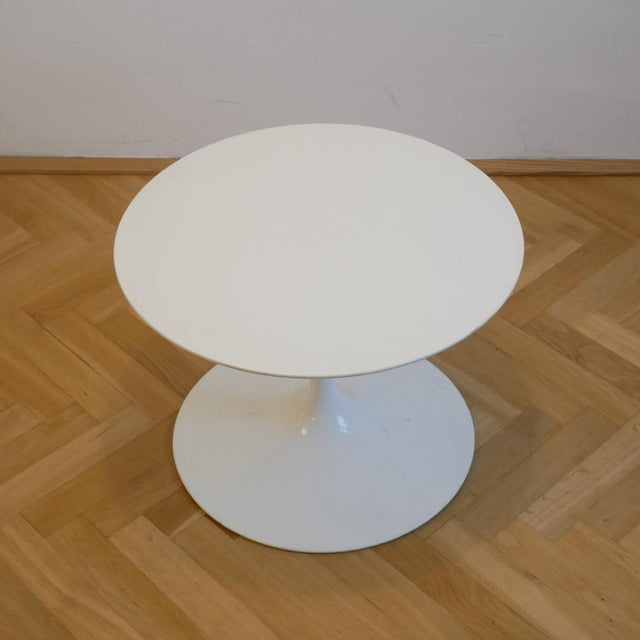 Eero Saarinen Vintage Tulip Coffee Table in White by Eero Saarinen for Knoll International, 1960s For Sale - Image 4 of 8
