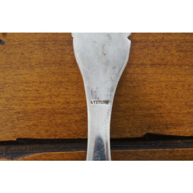 Early 20th Century Antique Shiebler Sterling Silver 925 Meat Serving Fork Daisy 2885 Floral 123g For Sale - Image 5 of 12