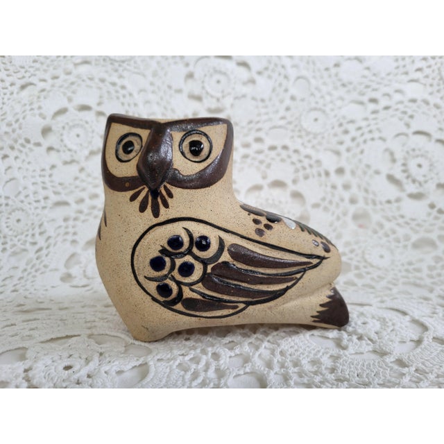 A ceramic owl or tecolote, made in Tonala’, Mexico. Measuring 5 ¼” l x 3” d x 2” w and in excellent vintage condition.