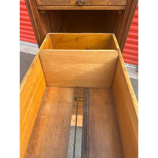 Antique Tiger Oak 4 Drawer Filing Cabinet by Yawman & Frbe MFG Co. For Sale - Image 13 of 17