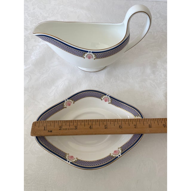Wedgwood Waverley Bone China Gravy Boat and Under-Plate Late 20th Century Mint Condition For Sale In Denver - Image 6 of 12