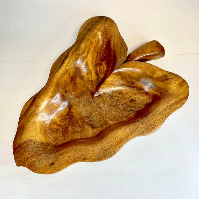 Mid-Century Coastal Boho Chic Large Hawaiian Wood Leaf Platter Bowl Catchall For Sale - Image 11 of 12