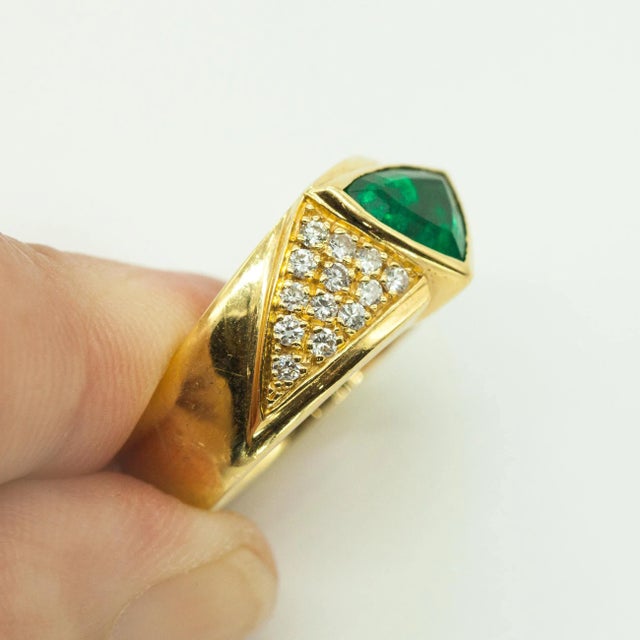 18k Yellow Gold Emerald and Diamond Ring, Size 6.25 For Sale - Image 12 of 14