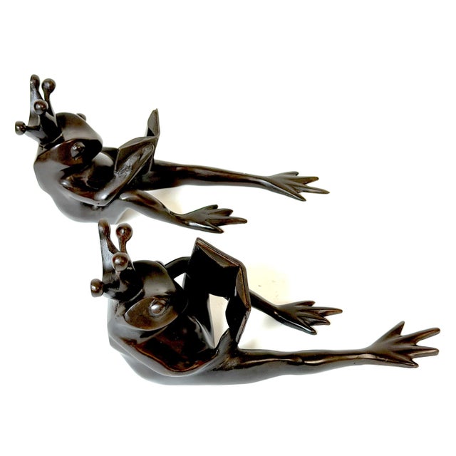 Black Pair Patinated Bronze Reclining Frog Prince Reading Book Bookends, Late 20th C. For Sale - Image 8 of 12