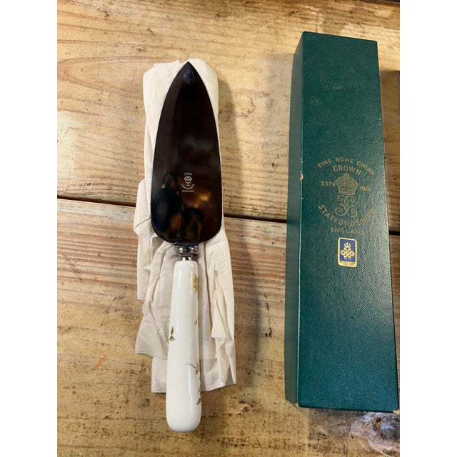 Hollywood Regency Vintage Gold Floral Pie/Cake Server by Staffordshire For Sale - Image 3 of 8