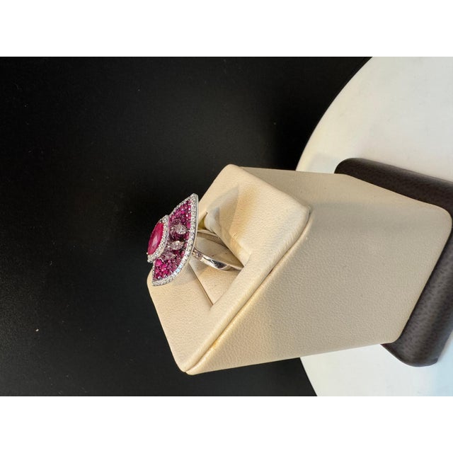Arts & Crafts 2.5 Ct Natural Marquis Ruby & 1 Ct Dancing Diamond 18 Kt White Gold Ring Size 6 For Sale - Image 3 of 18