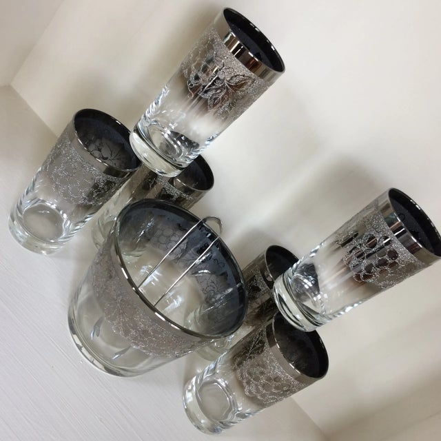 Dorothy Thorpe Style Grape Pattern Silver Fade Ice Bucket WithTongs and Six 12 Oz. Tumblers - Set of 8 For Sale - Image 12 of 13