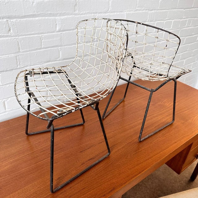 1960s Mid-Century Harry Bertoia Children's Black Wire Side Chairs for Knoll C.1950s For Sale - Image 5 of 7