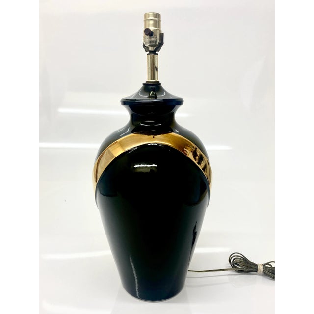 Mid-Century Modern Relocation Super Sale! 1980s Black and Gold Sashed Ceramic Table Lamp For Sale - Image 3 of 10