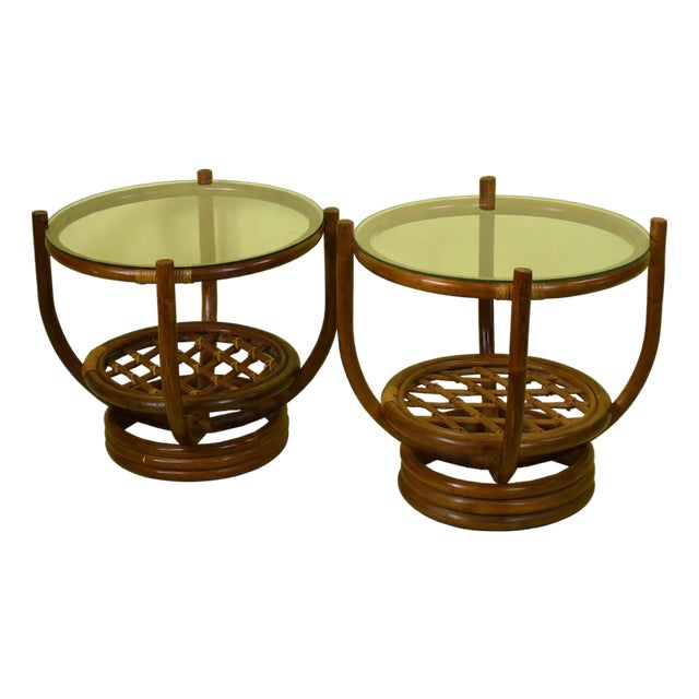 Late 20th Century Pair of Round Rattan Side Tables For Sale