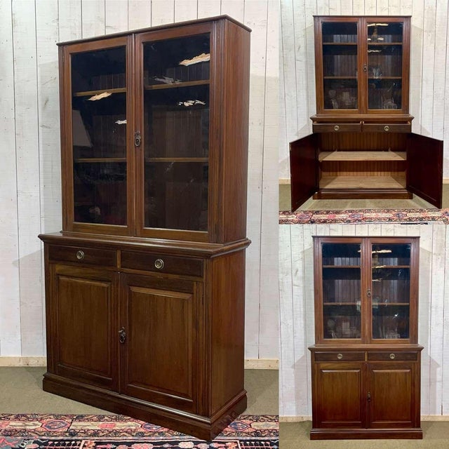 Early 20th century English 2-part walnut bookcase - W=1m22, D=49cm, H=2m18.