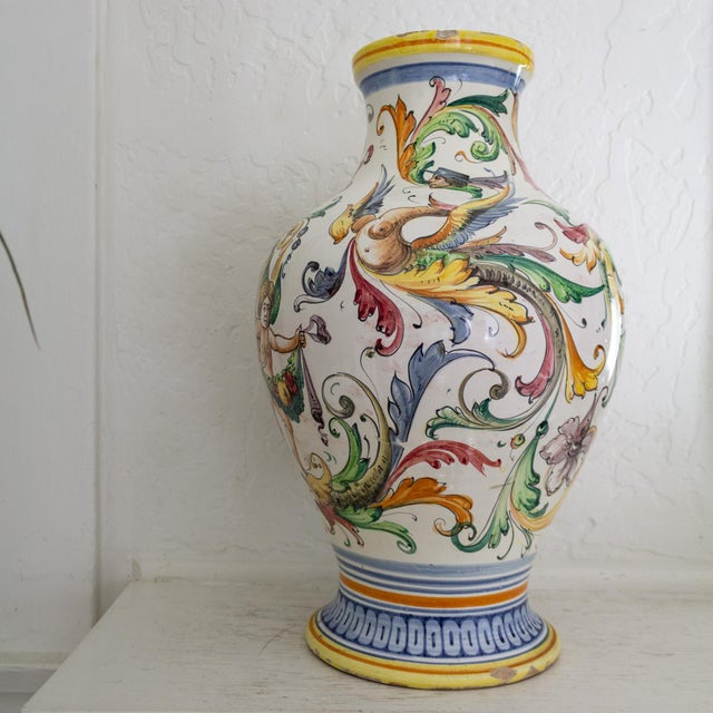 Yellow Italian Majolica Vase With Grotesque Raphaellesco Renaissance Chimeras For Sale - Image 8 of 15