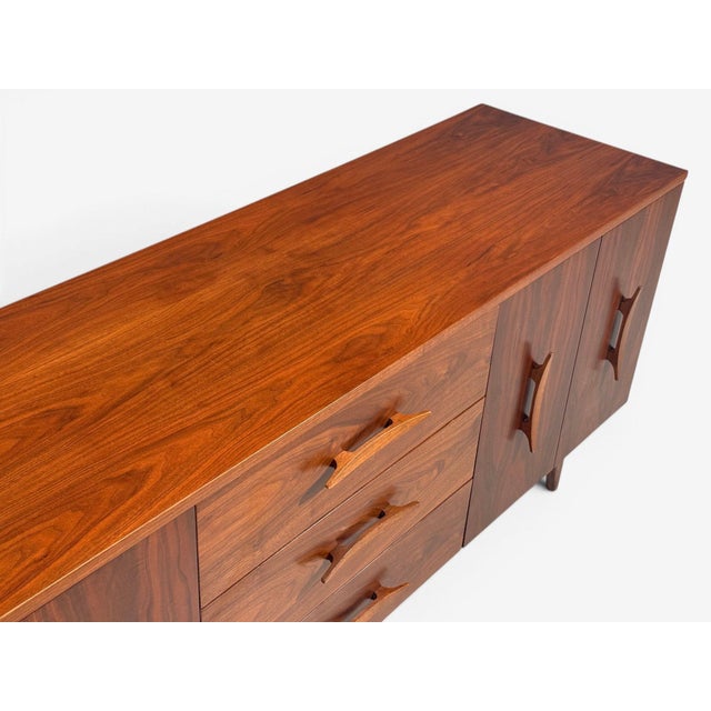 Young Manufacturing, Standard Dreser, Walnut, Usa, 1960s For Sale - Image 9 of 15