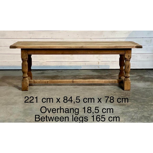 A very good quality Solid Oak Farmhouse Dining Table. Dating to the early 1900s and excellent quality construction. The...