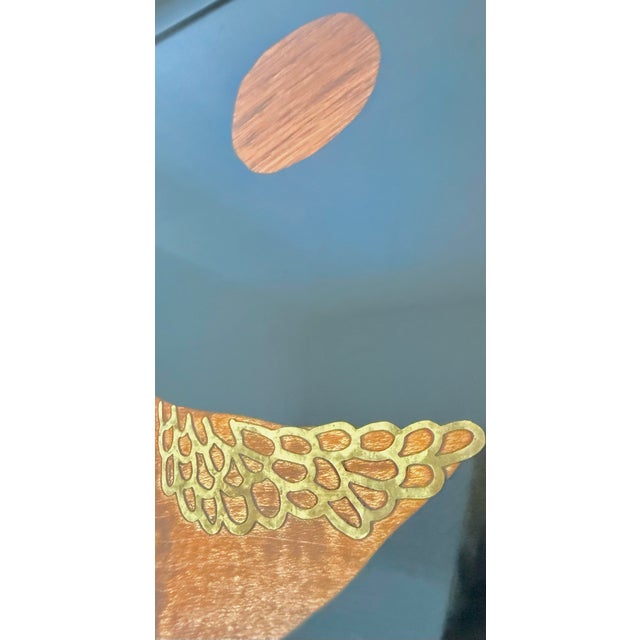 Classic Vintage Mid-Century Modern Couroc of Monterey, Ca Tray With a ‘Handkerchief Duck Trio’ With Hand Inlaid Wood, Brass, & Gingham/Dot Detailing For Sale In San Antonio - Image 6 of 12