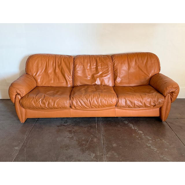Elegant vintage Italian sofa designed by Sergio Ribolta for Linea Valentini, dating to the 1970s. Good vintage condition,...