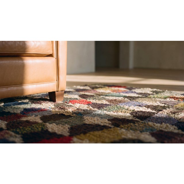 1930s Multicolor Hexagonal Geometric Antique American Hooked Rug 4'2'' X 5'4'' Handwoven Wool Carpet For Sale - Image 11 of 12