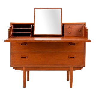 Mid-Century Modern Scandinavian Chest of Drawer in Teak attributed to Borge Mogensen, 1950s For Sale