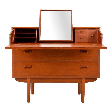 Mid-Century Modern Scandinavian Chest of Drawer in Teak attributed to Borge Mogensen, 1950s For Sale