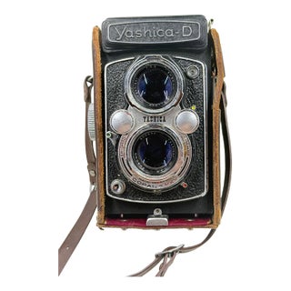 Vintage 1960s Yashica-D Twin-Lens Reflex (Tlr) Camera With Leather Case & Copal Shutter For Sale