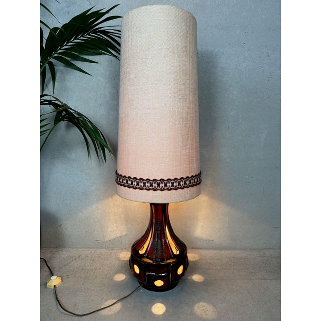 Large vintage fat lava floor lamp with neutral colors. 2 light points (E27). Both the ceramic and the fabric shade are...