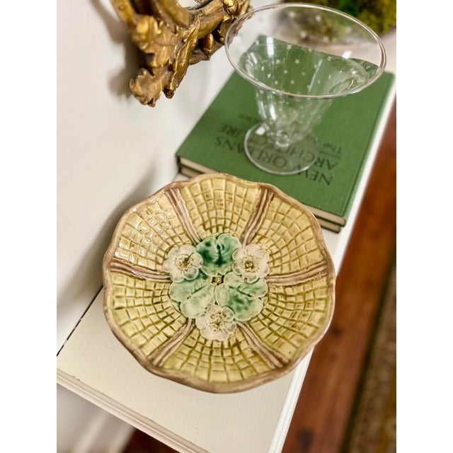 Majolica Vintage Majolica Lily Pad Footed Bowl For Sale - Image 4 of 5