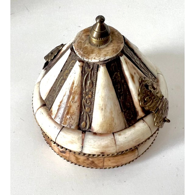 A lovely dome shaped bone box from India. The box can be decorative or hold anything from rubber bands to 420. A...