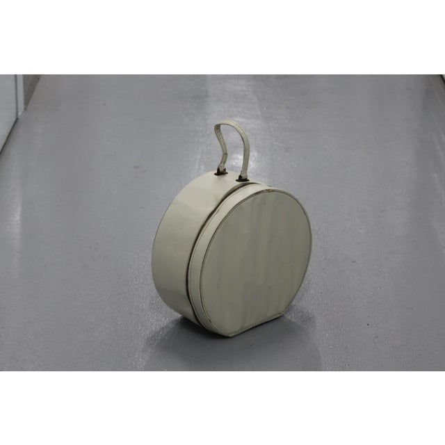 White and Red Vinyl Hat Box with Handle, 1960s For Sale - Image 16 of 18
