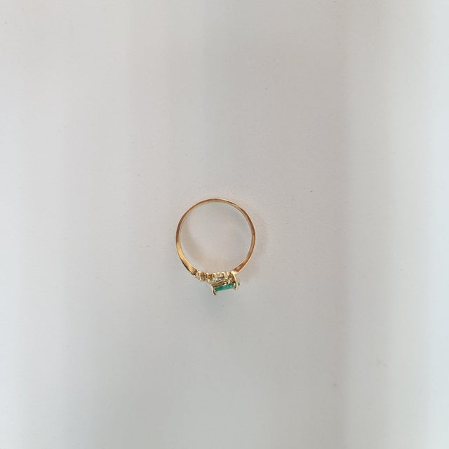 Pear Shaped Emerald & Diamond Wedding Band 1.00cttw 14k Yellow Gold, Size 7 For Sale - Image 4 of 5