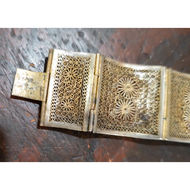 Early 20th Century Chinese Gilt Silver Filigree Bracelet With Carnelian Agate Disks For Sale - Image 10 of 10
