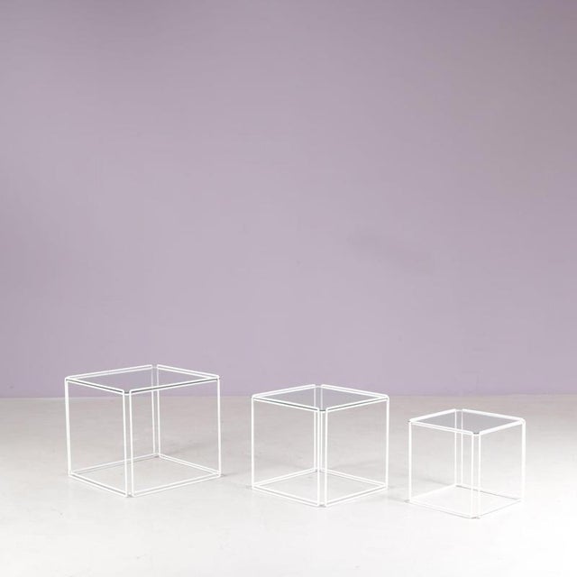 Isocele Nesting Tables in White Metal with Glass Tops by Max Sauze, France, 1970s, Set of 3 For Sale - Image 3 of 10