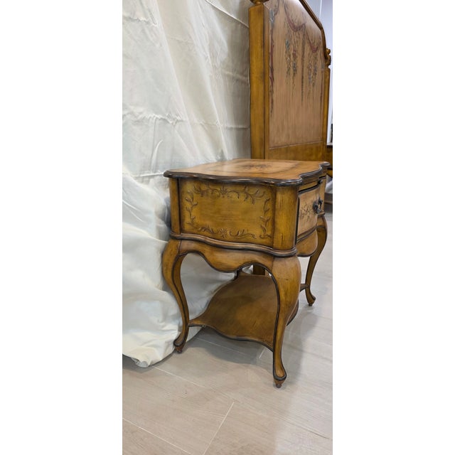Late 20th Century Pair of French Provincial Style Nightstands by Butler Specialty Co For Sale - Image 4 of 7