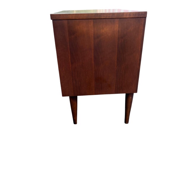 Mid-Century Modern MCM 2 Drawer Nightstand or End Table For Sale - Image 3 of 7