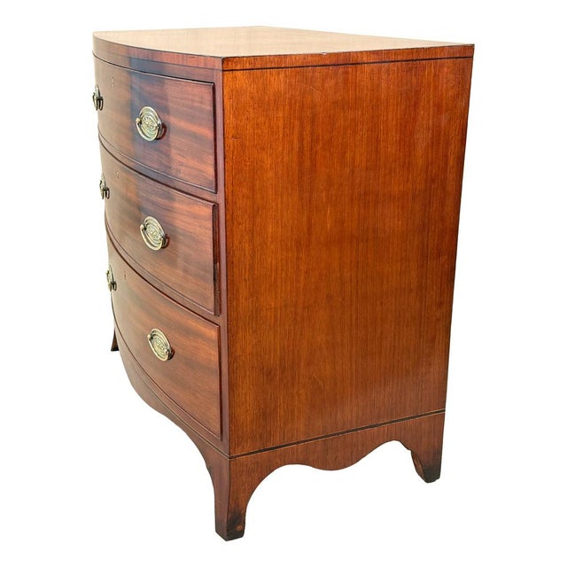 George III Bowfront Mahogany Chest of Drawers, 1790 For Sale - Image 3 of 12