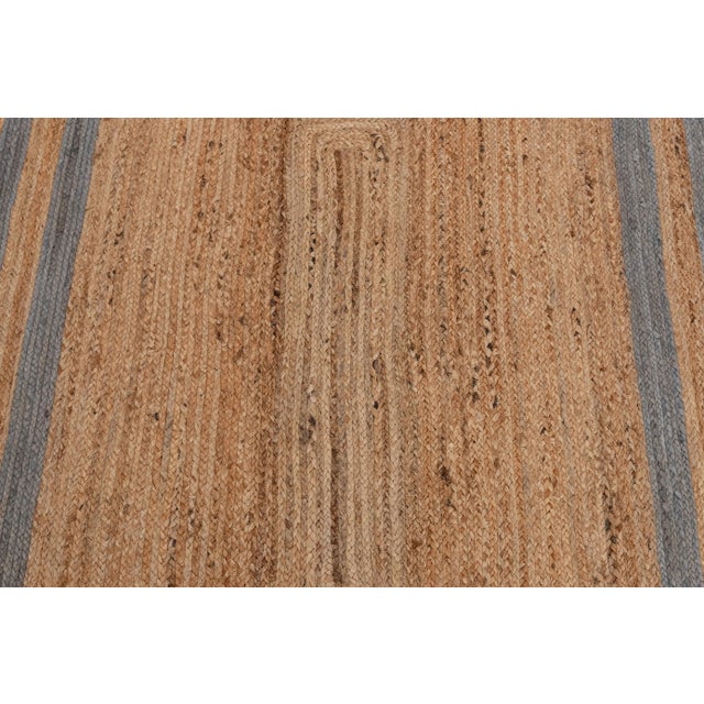 Modern 5'x7' Grey Border Rectangle Jute Handmade Rug For Sale - Image 3 of 11
