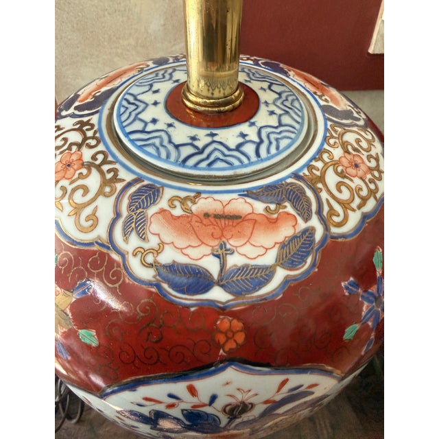 Burgundy Vintage Chinoiserie Imari Style Table Lamp on Ming Base, Deep Burgundy and Navy Asian Floral Porcelain Lamp For Sale - Image 8 of 11