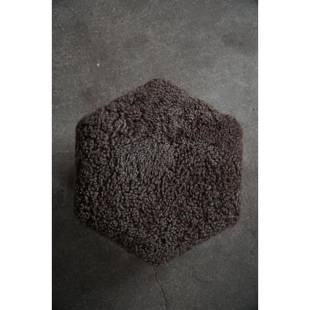 Mid-Century Modern Hexagon Oak Stool with Lambswool Seat and Bobbin Legs, 1950s For Sale - Image 10 of 13