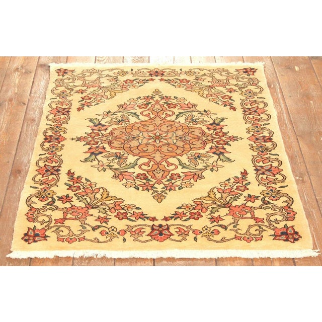 Middle Eastern Rug in Wool For Sale - Image 4 of 11