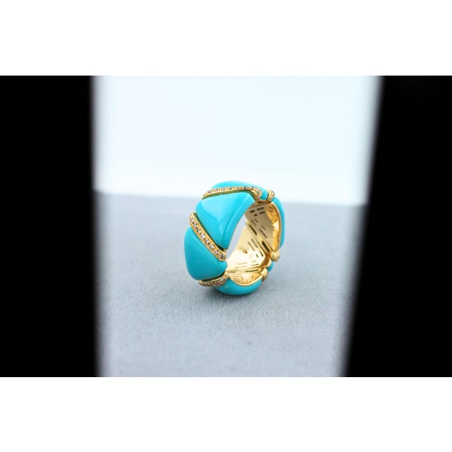 Baby Blue Diamond Turquoise Light Blue Enamel Eternity Band Unique Stretch 18k Gold Ring, Size 6 For Sale - Image 8 of 18