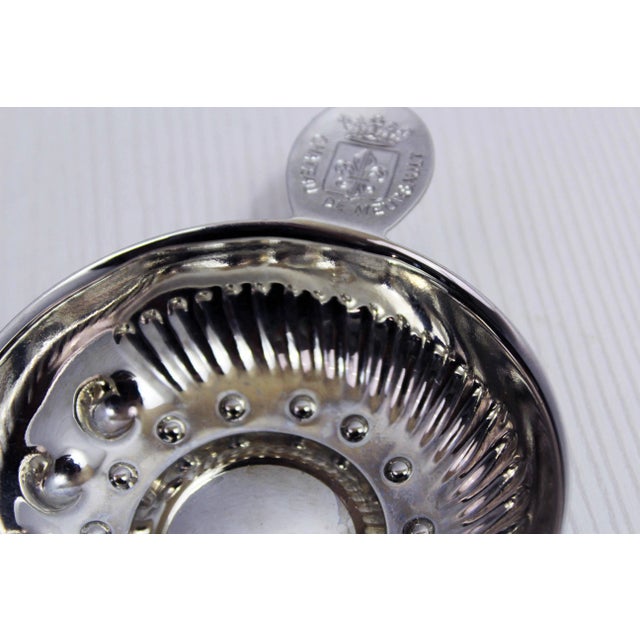 Set of 2 tastevins in silver metal 1960 Meursault Whether you are a wine lover or not, tastevins now find their place in...