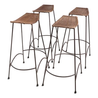 Set of Four Mid Century Modern Wrought Iron and Wicker Bar Stools For Sale