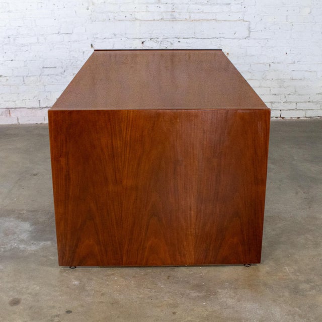 Mid to Late 20th Century MCM to Modern Walnut Executive Desk by Commonwealth Contract Furnishings For Sale - Image 10 of 18