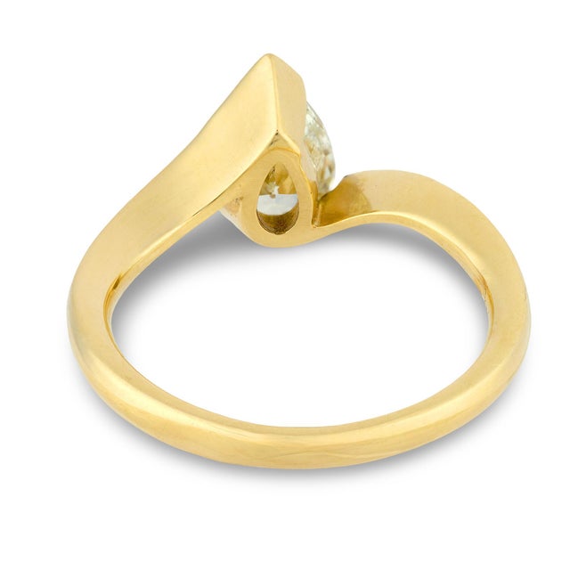 Vintage 1.52 Carat Pear Shape Diamond 14k Yellow Gold Engagement Ring, Size 7 For Sale In Los Angeles - Image 6 of 8