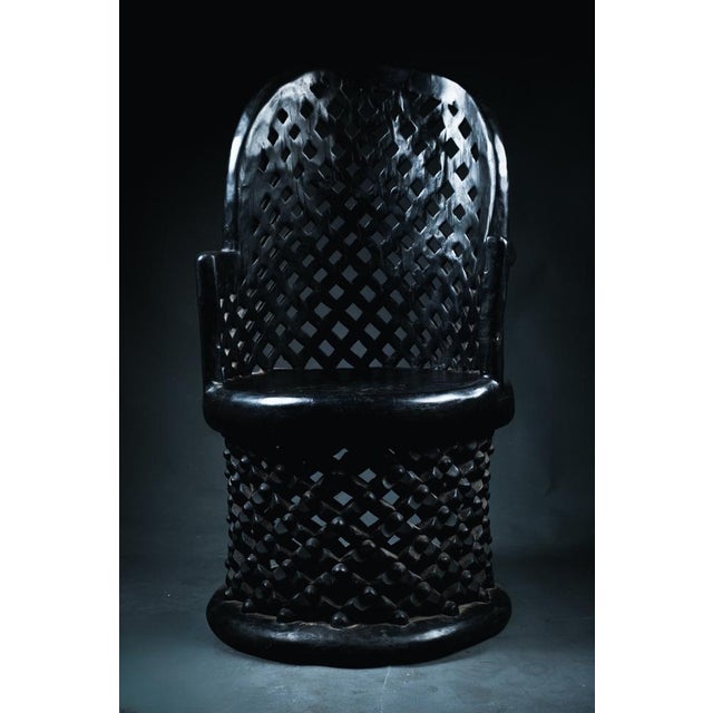 Royal Bamileke Throne in Hand-Carved Wood For Sale - Image 5 of 6