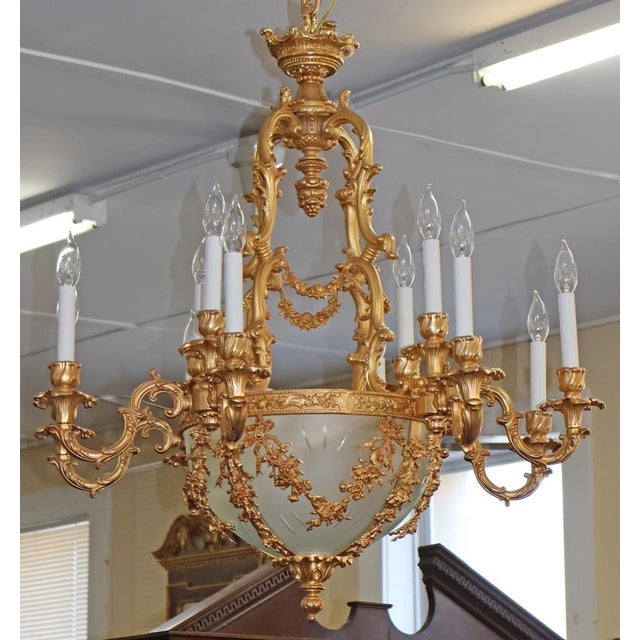 1990s Italian Fbai Gold Gilt Bronze & Crystal 12 Light Louis XV Style Chandelier For Sale - Image 4 of 12