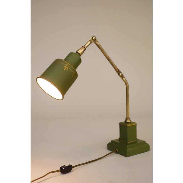 1940s Industrial Machine Age Empire Regency Toleware Brass Articulating Table Lamp For Sale - Image 4 of 10