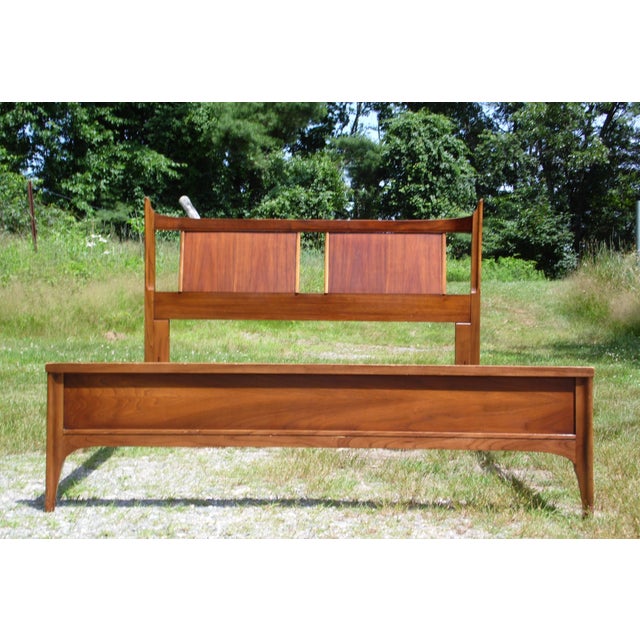 Vintage Mid Century Modern Walnut Kent Coffey Town House Double Full