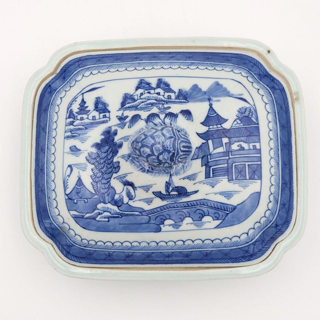 Ceramic Chinese Export Porcelain Covered Vegetable Dish, Circa 1870 For Sale - Image 7 of 10